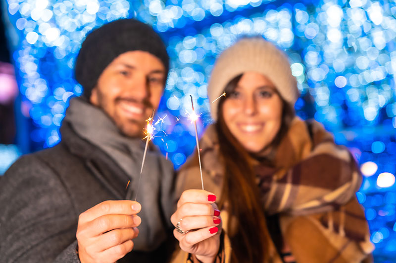 pareja de novios felices